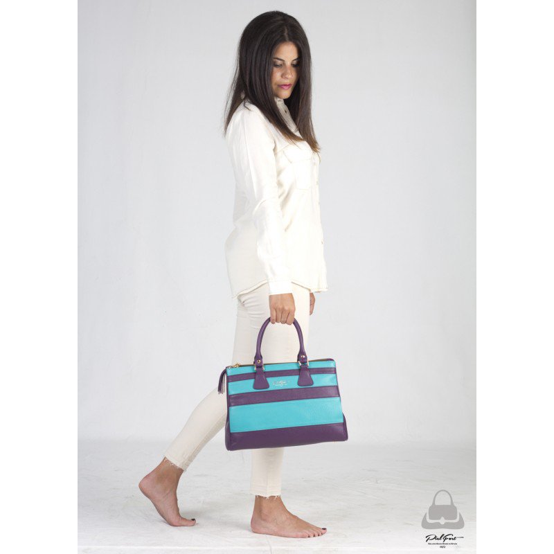 todo_espanol's tweet photo. En breve llega la nueva #colección de #bolsos a TE
👛👜
#clutches #bowlings #totes #shopping #fashion #marca 👉 #pielfort hechos en España 🇪🇸 https://t.co/RqDH5ksbeL