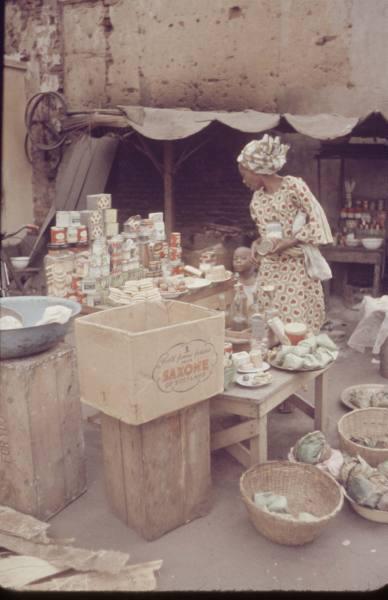 FarabaleCo's tweet photo. Farabale Throwback:

Lagos Market, 1956.

Source: Vintage Nigeria https://t.co/comchIMKBl