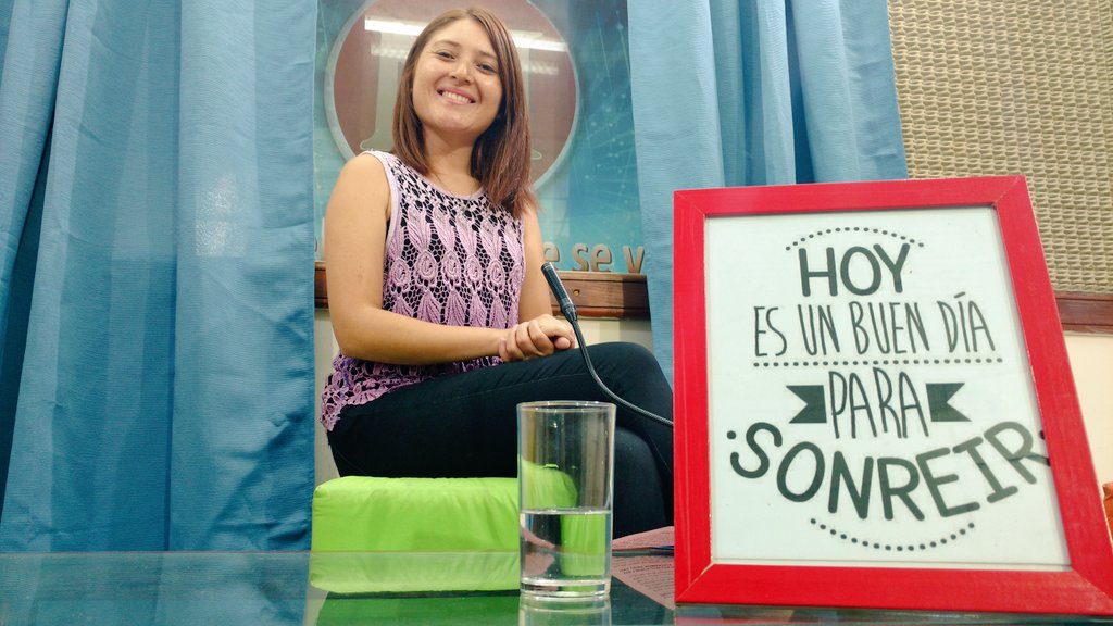 Ya estamos al aire con #AMediaMañana, súmate a la nuestra familia. Hasta las 11 junto a vos