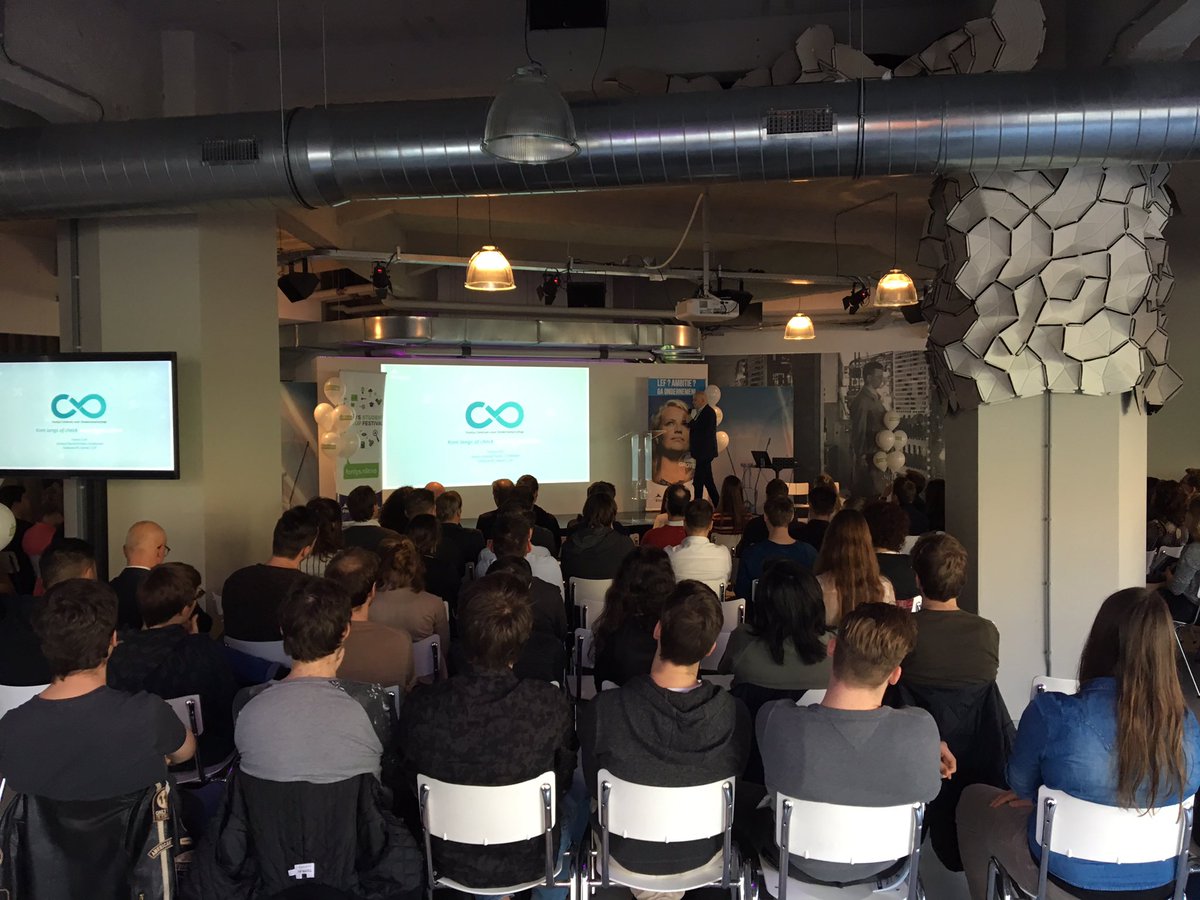 Aanwezig bij #StartupFontys <a href="/Igluu/">Igluu</a> top dat dat de samenwerking tussen <a href="/Fontys/">Fontys</a> en <a href="/24Uinbedrijf/">24 uur in bedrijf</a> positief vermeld wordt!