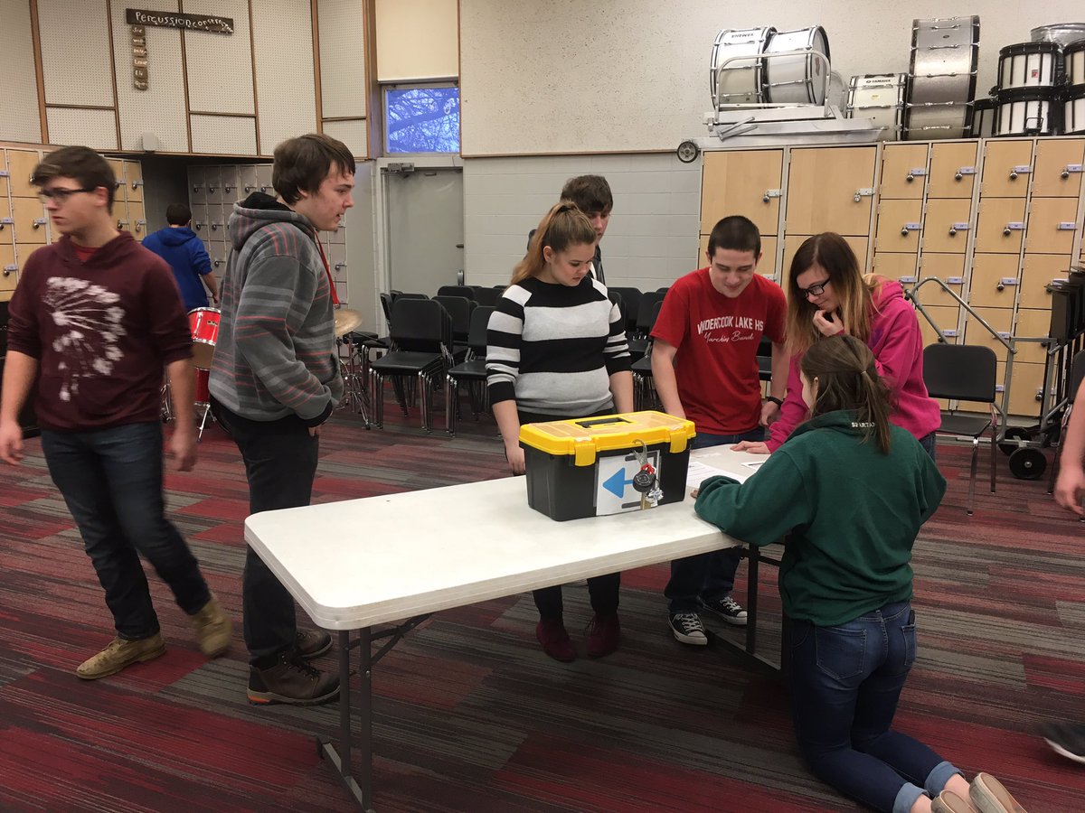 VCLMusic's tweet photo. And now they've begun! @breakoutEDU #vandyjayhawks https://t.co/LpudrouJ0W