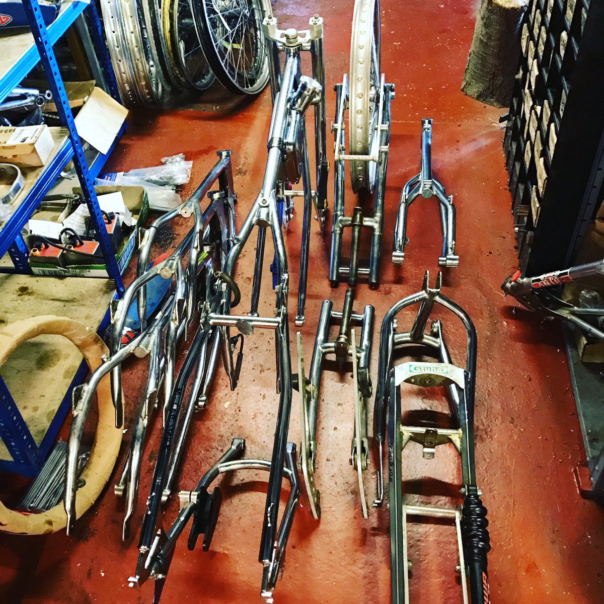 SpeedwayService's tweet photo. Few to get straightened again! #quickturnaroundtime #speedway #straightening #grasstrack #longtrack #jawa #stuha https://t.co/ZdjFqhWRg2