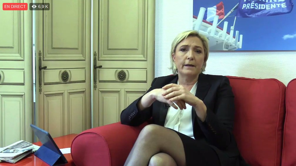 airwone17's tweet photo. C'est pas la plus belle pub pour dégouter les ados d'aller sur les sex cam ? #DirectMLP https://t.co/t3hTNx7t5C