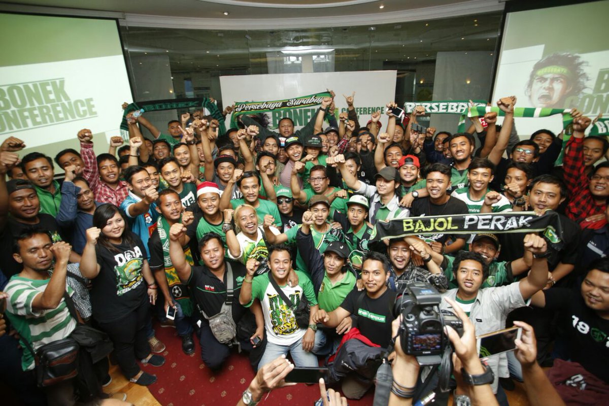 persebayaupdate's tweet photo. Ini beberapa keseruan #BonekConference tadi siang.
#GreenForce #KamiHausGolKamu #BOndoNEkatKreatif https://t.co/3kR53D18Uz