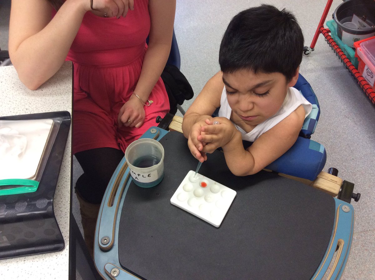 wilsonstfeed's tweet photo. #wsdarwin have been working on their fine motor skills ready for our next topic 'acids and alkalis' #wsscience https://t.co/0WXRXWZmWy