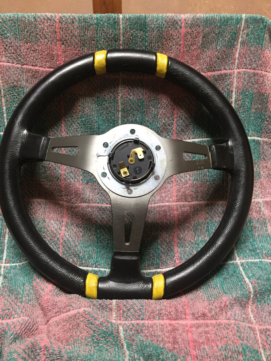 ウェスカー Twitterissa モモ ドリフティング35パイもしくは34 5 測り方下手くそですいません 裏に刻印あるので本物だと思われます 破れなど無く状態は比較的良好 6000円でどうでしょう 発送 手渡しどちらもオーケー 発送希望の方は振込確認出来次第着払い