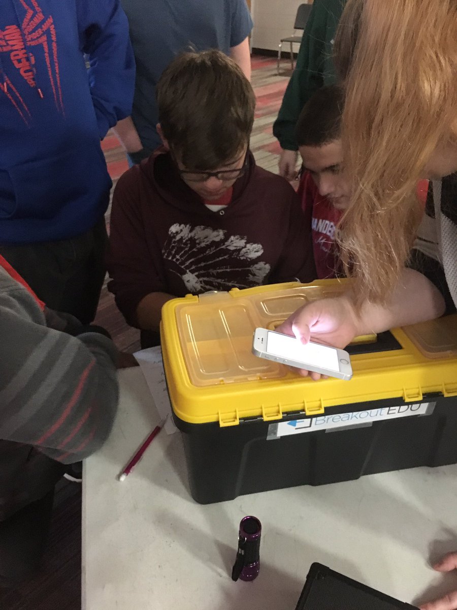 VCLMusic's tweet photo. 1 minute left!!! .@breakoutEDU #vandyjayhawks #vandystrong https://t.co/kMgcpSY8Uq