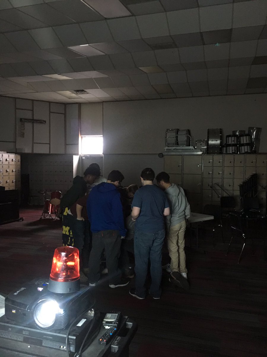 VCLMusic's tweet photo. 1 minute left!!! .@breakoutEDU #vandyjayhawks #vandystrong https://t.co/kMgcpSY8Uq