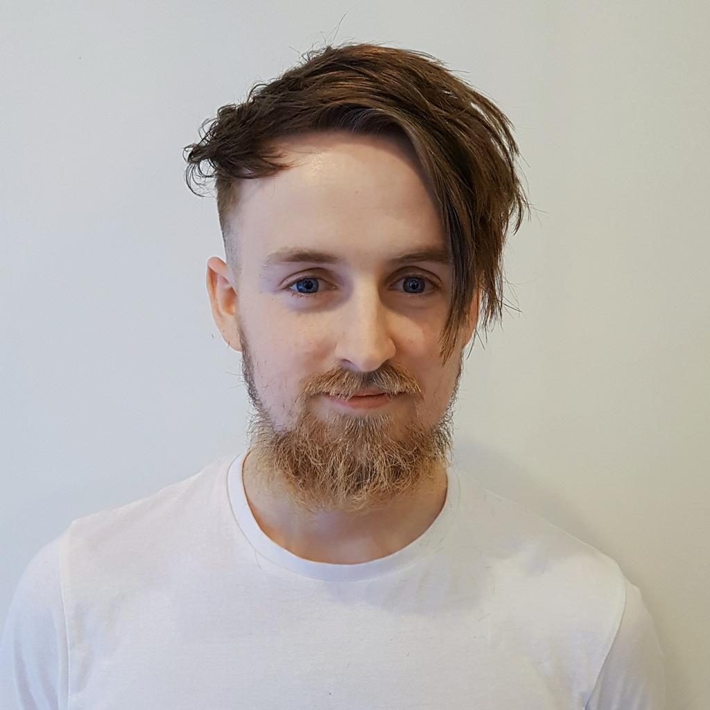 toniandguybath's tweet photo. Restyle for Max!
Stylist Ashley using label.m sea salt spray and deconstructor! #toniandguy #mensstyle #menshair #hairinspo https://t.co/OGqGbqnf8N