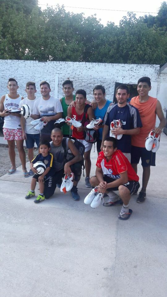 luchomanso's tweet photo. Matias Kranevitter donó a Unión Aconquija de Yerba Buena botines y elementos deportivos para el plantel. Gran Gesto del Tucumano!!!👏👏 https://t.co/kmqhMTSt5o