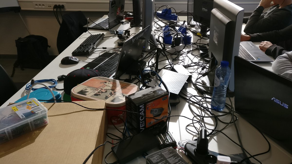 #NoCableManagement #Help #Thomasmore #ITFactory