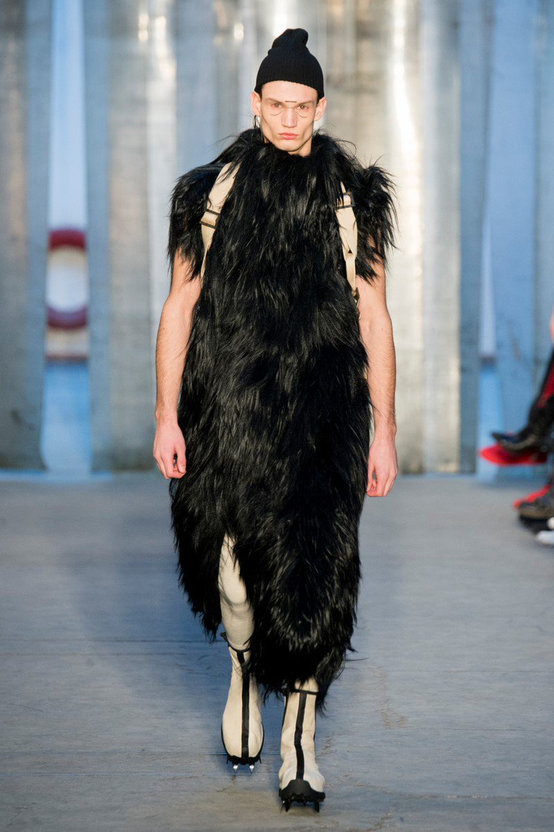 HommeEssential's tweet image. #BorisBidjaSaberi continues to showcase his love for layering &amp;amp; mixing of fabrics &amp;amp; volumes #collection - goo.gl/K9OzVn