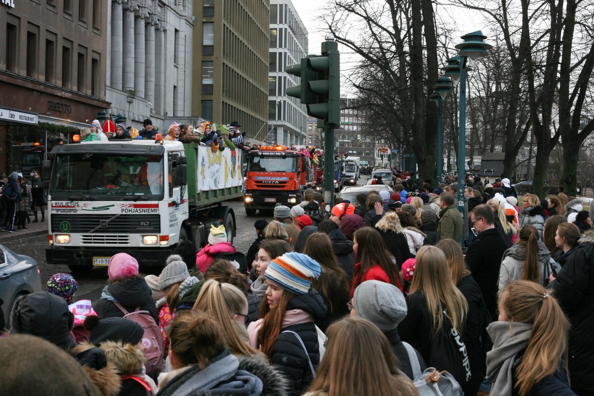 VisitHelsinki's tweet photo. Grabbing them at the #Penkkarit - In Finland when High-schoolers finish studying they drive around, dress up and throw sweets.🍬 #myhelsinki https://t.co/y2NmNXQKfW