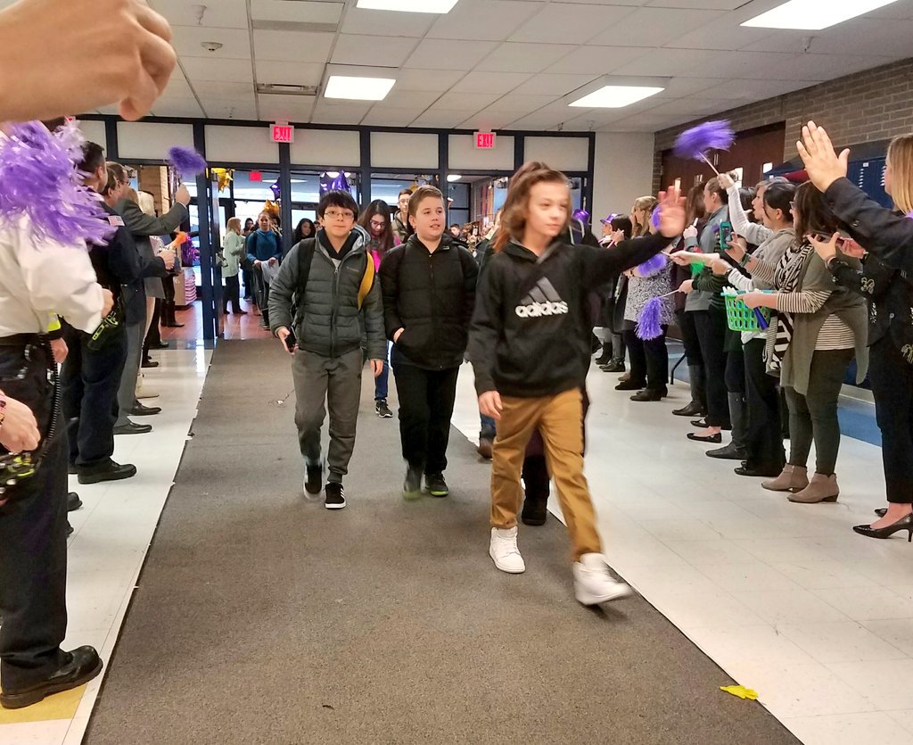 fearlessleader4's tweet image. Tons of fun this morning welcoming our @itbebrave students through the Kindness Tunnel.  #randomactsofkindness #ASD4ALL #AddisonAdvantage