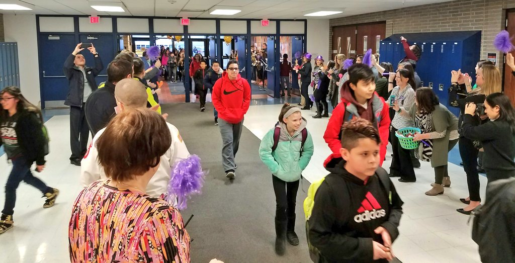 fearlessleader4's tweet image. Tons of fun this morning welcoming our @itbebrave students through the Kindness Tunnel.  #randomactsofkindness #ASD4ALL #AddisonAdvantage