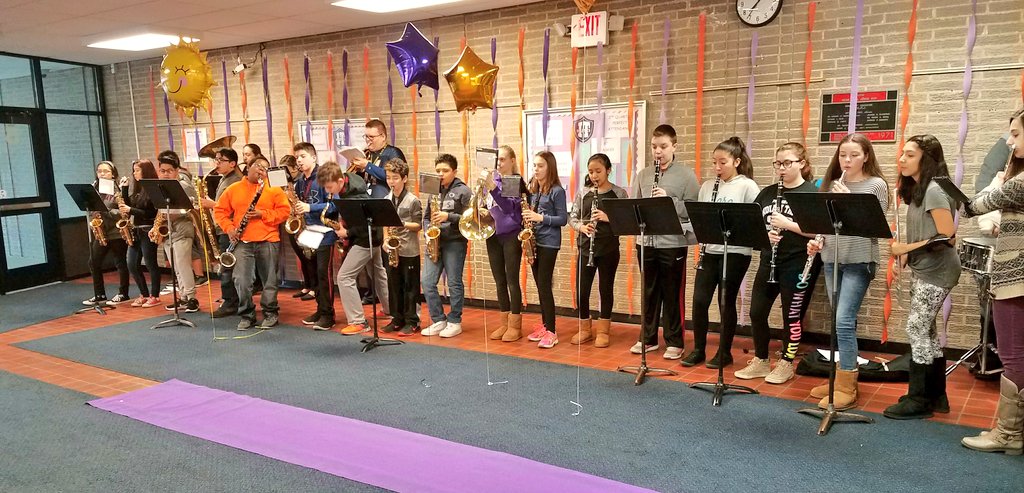 fearlessleader4's tweet image. Tons of fun this morning welcoming our @itbebrave students through the Kindness Tunnel.  #randomactsofkindness #ASD4ALL #AddisonAdvantage