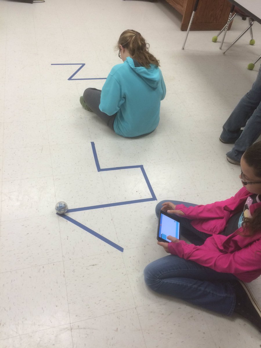 Young24Cody's tweet photo. @BradOwings @almostdrdill Students are building with Legos, creating games with @bloxelsbuilder, and coding using @SpheroEdu #pblearns https://t.co/yqpWzEJ4yc