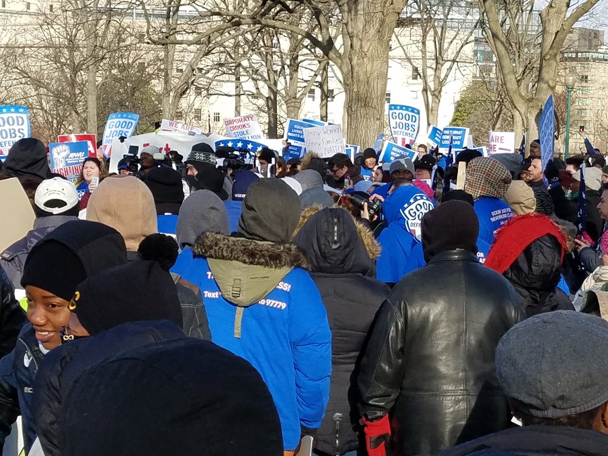 laborj20's tweet photo. Happening now: Labor is standing together to celebrate our victory in defeating #AntiLaborSecretary Puzder. WHEN WE FIGHT WE WIN! https://t.co/t3sTcMWg0B