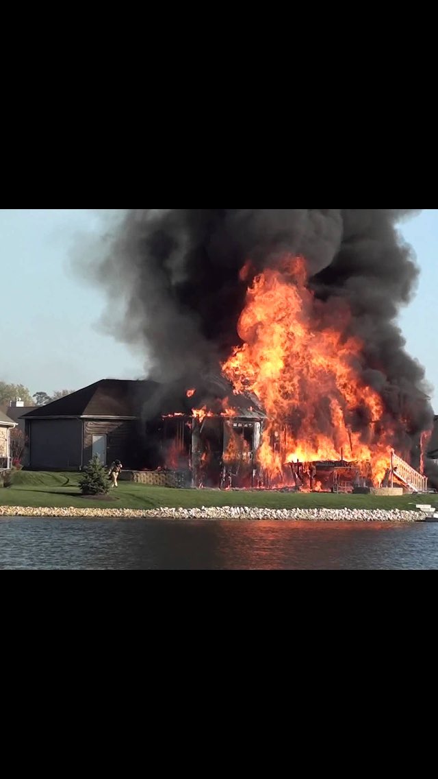 IAFF531's tweet photo. Modern construction has homes burning 8X faster than 50 years ago. Be sure 2 have working smoke alarms &amp; escape route ! @923thedock @opffa https://t.co/Ac08dVEYrN