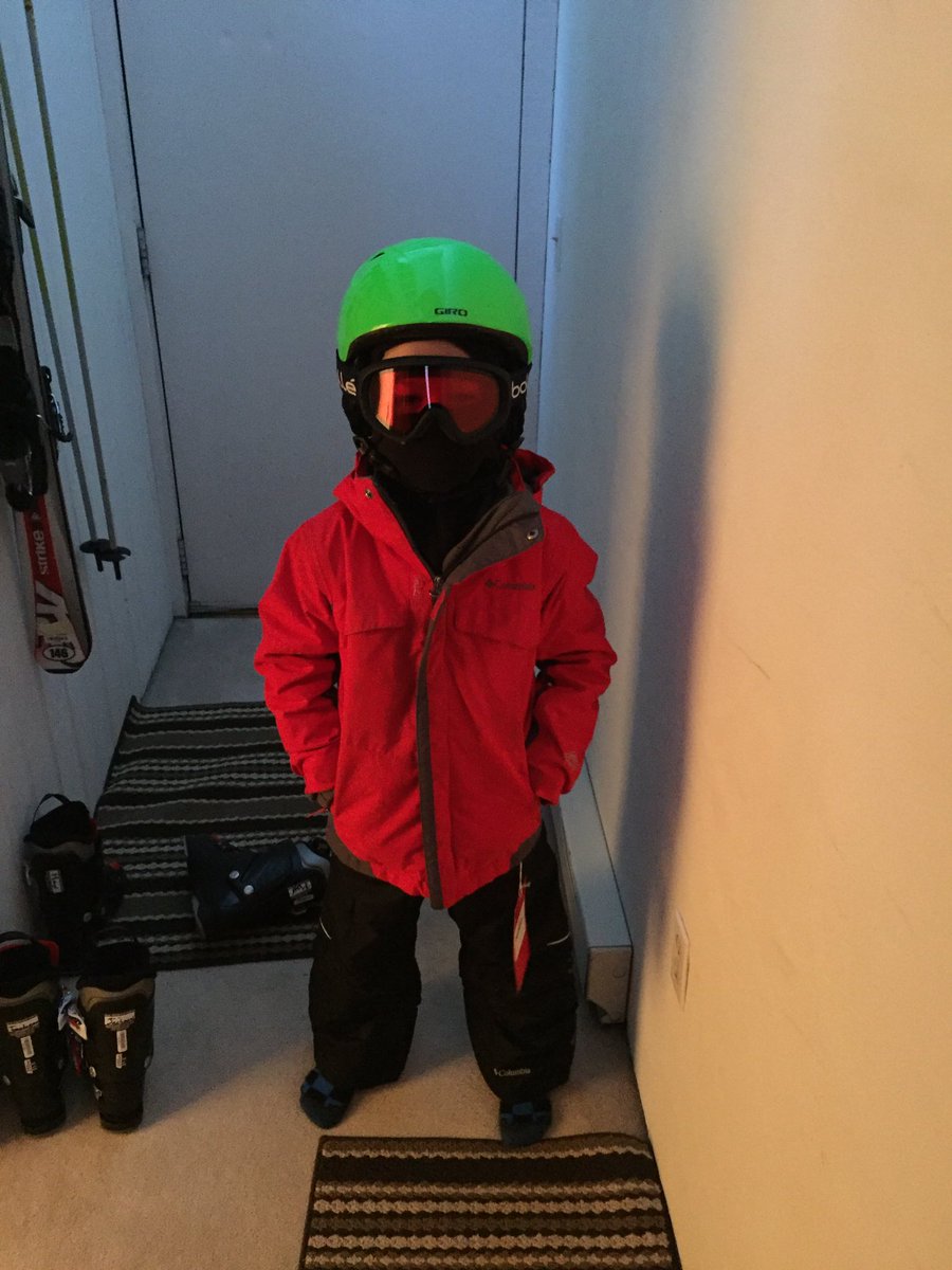 MaxTeetor99's tweet photo. The doo rag is ready for his first day on the slopes. 1 hour and 1/2 early. 😶#breck2017 @breckenridgemtn @breck https://t.co/RDiEigQ7MG