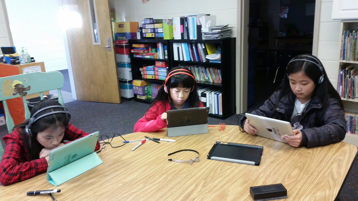 htaylorYES's tweet photo. Read aloud + technology??? Score! #YarbroughKnights#CelebrateAuburn https://t.co/15GnmQn467