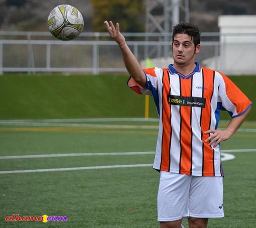 La UD se pondría por delante,gracias a un penalti convertido por Vicente Cubo. Y así se llegaría al descanso,con el 0-1 .