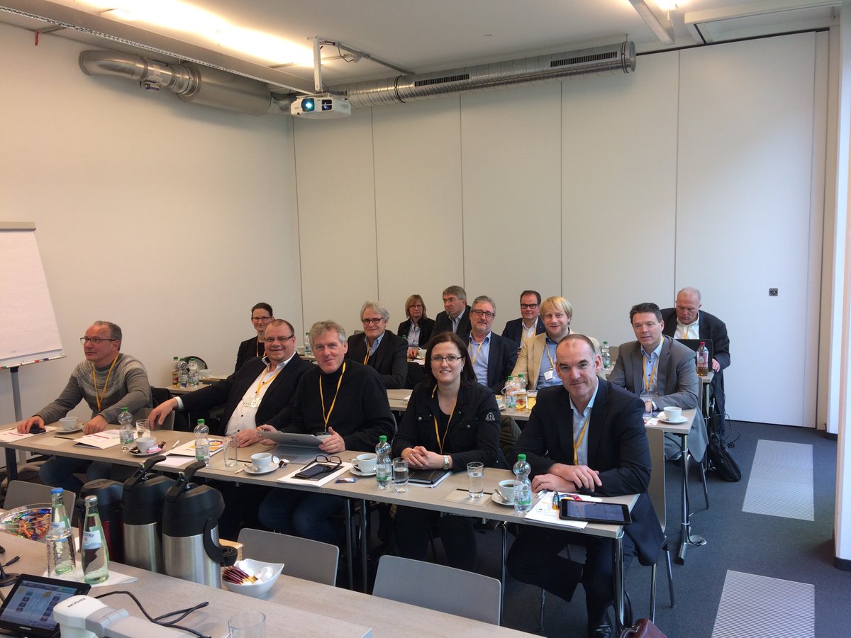 scopevisio's tweet photo. "Von der Vision zur Umsetzung" - den ersten Schritt dazu konnten heute 16 Teilnehmer im Praxisseminar #Digitalisierung gehen. #CUT2017 https://t.co/8Y5vEWDfHe
