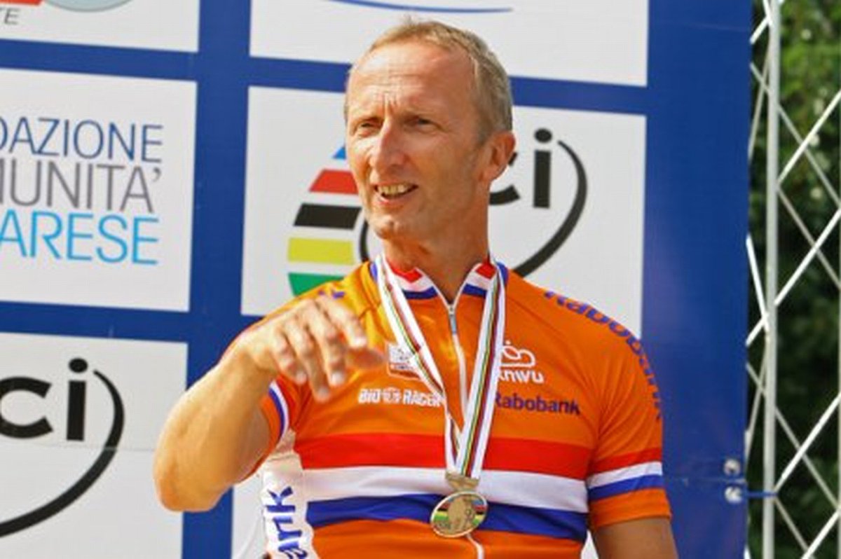 Huis aan Huis (@huisaanhuis) on Twitter photo Bijdrage voor tachtig Twentse topsporters huisaanhuisenschede.nl/nieuws/sport/1… #huisaanhuis <a href="/rocvantwente/">ROC van Twente</a> <a href="/JCC_Enschede/">Johan Cruyff College</a> @RabobankEH Bijdrage voor tachtig Twentse topsporters huisaanhuisenschede.nl/nieuws/sport/1… #huisaanhuis <a href="/rocvantwente/">ROC van Twente</a> <a href="/JCC_Enschede/">Johan Cruyff College</a> @RabobankEH
