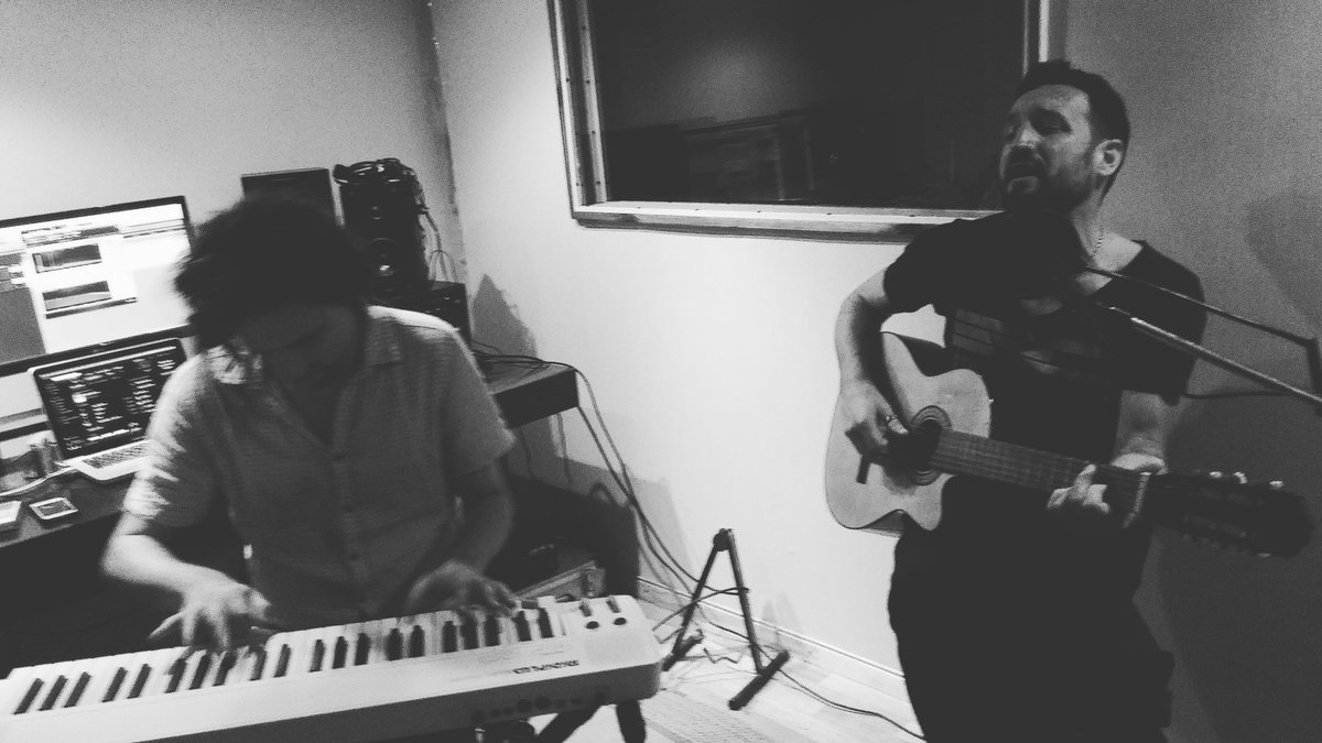 FerAviador's tweet photo. Anoche zapando junto al genial @JavierHerrlein https://t.co/onxrybn9Zw