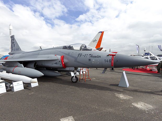 sticknthrottle's tweet photo. PAF Tail Choppers Get 16 JF-17 Thunder Jets https://t.co/LycV8o6uSL https://t.co/7VoobQEZ7Y