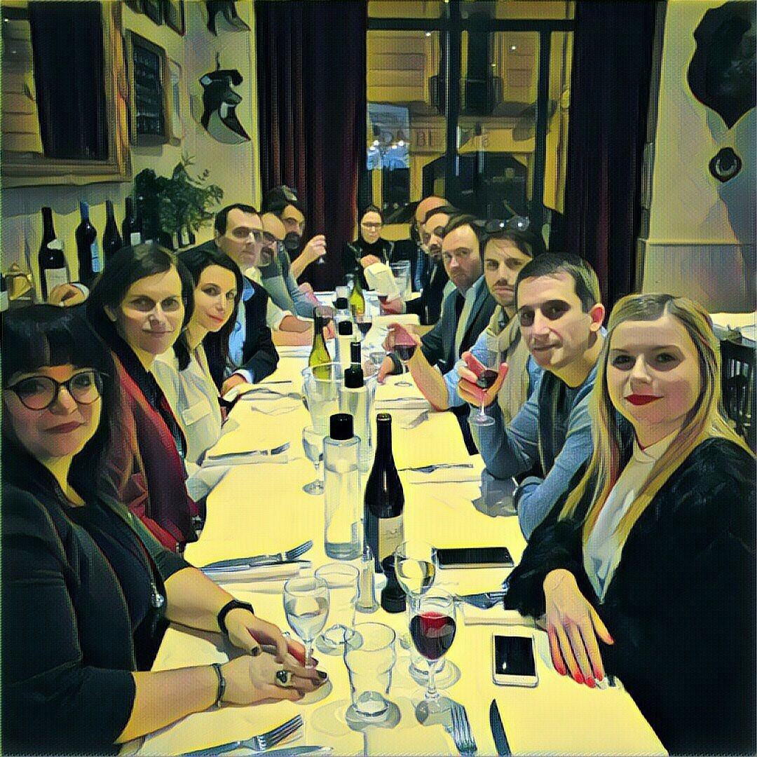 SofteamAgency's tweet photo. La dream team #modedemploi #SofteamDigital réunit autour d'une sacrée tablée ! 🤗 #WeAreSofteam #dinner #teamspirit https://t.co/BrCsgJqYRV