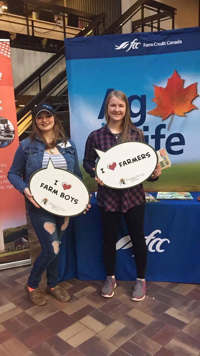 uogfoodtalk's tweet photo. UoG students loving #CdnAgDay #uogfoodtalk! https://t.co/XxpBjaaF0b