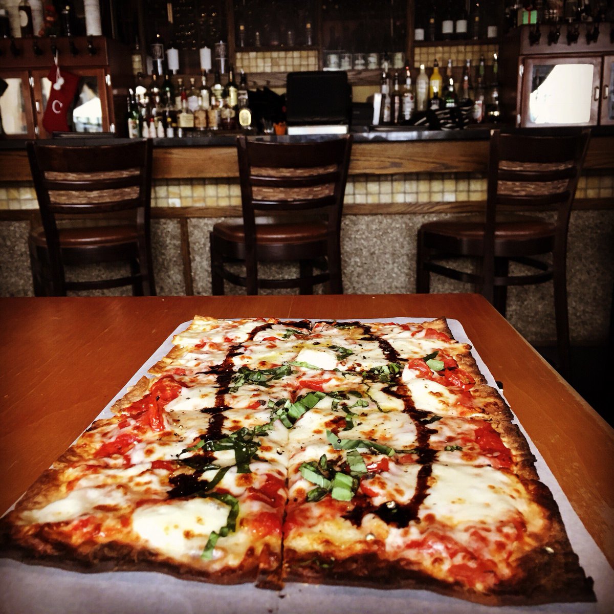 YorktownCenter's tweet image. Wine and dine for lunch @DOCwinebarCHI! 🍴🍷 #yorktowncenter #shopanddine #flatbread #foodie #foodstagram #winearound