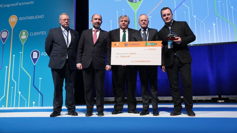 vozourense's tweet image. Los concesionarios de automóviles #Acauto vieron reconocida su acción solidaria con @_CARITAS  goo.gl/XNI2ES