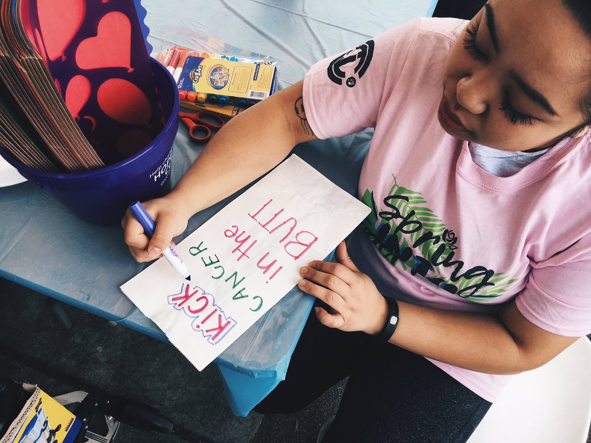 CSUFCAC's tweet image. 💐Spring into Service happening in the quad until 2 pm! Come visit us and help decorate cards and bags for cancer patients and survivors! 💐