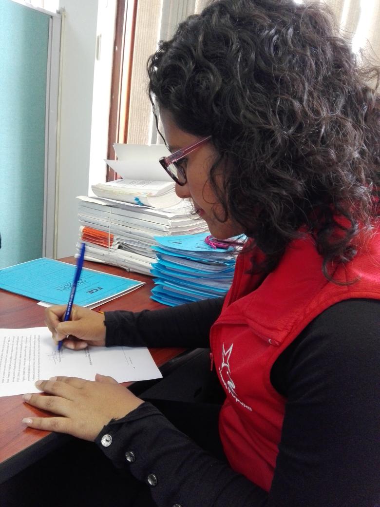 NatashaRojasUIO's tweet photo. Hoy en la Fiscalía reconociendo mi firma dentro de la investigación previa a Galo Chiriboga #FiscalizarMiCompromiso https://t.co/h8Kb2GaQpV