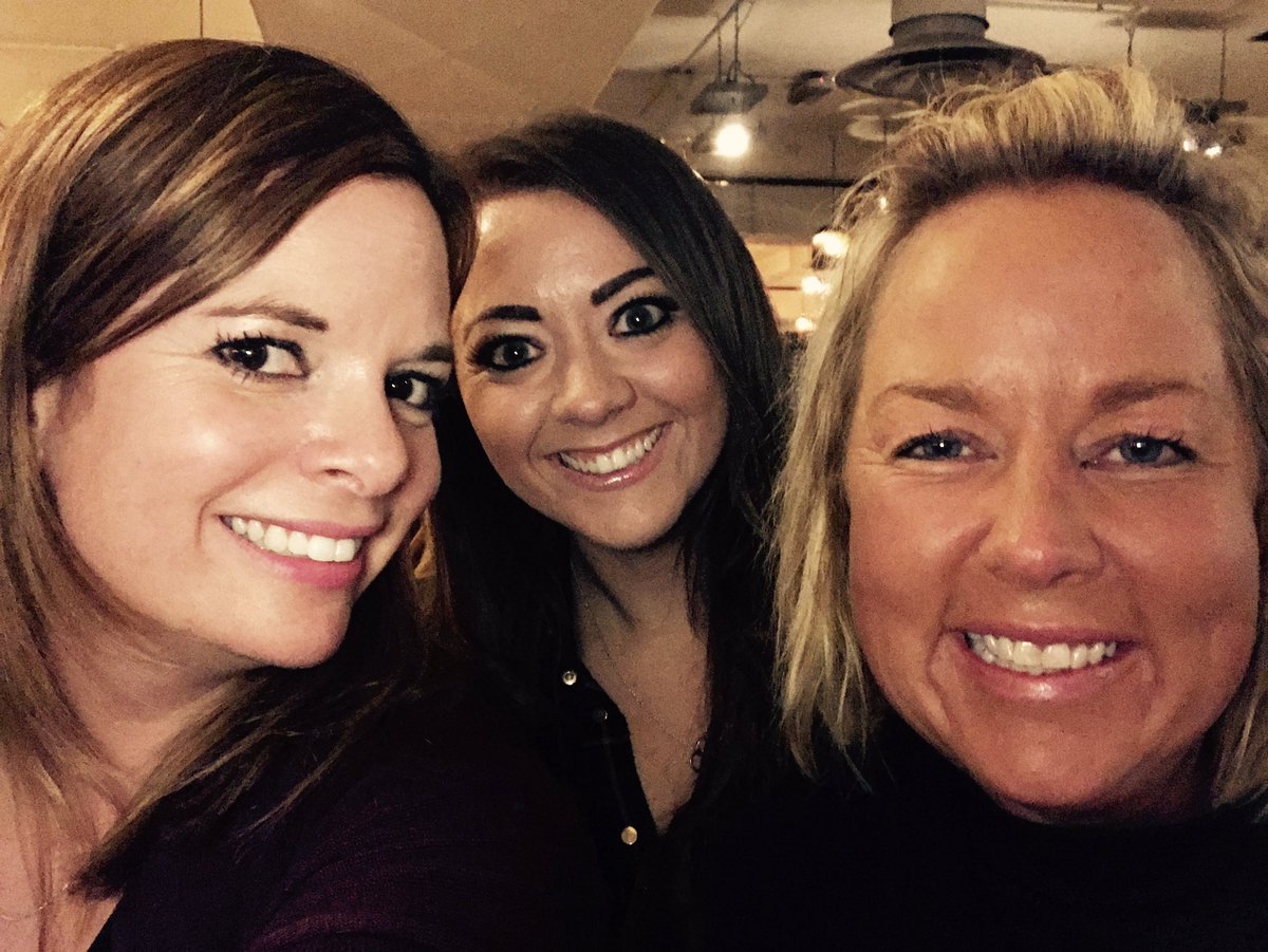 CWRecruiter's tweet photo. Martin's drinks #workdress #logsoflove #bubblesoclock https://t.co/ROWHxTkvAJ