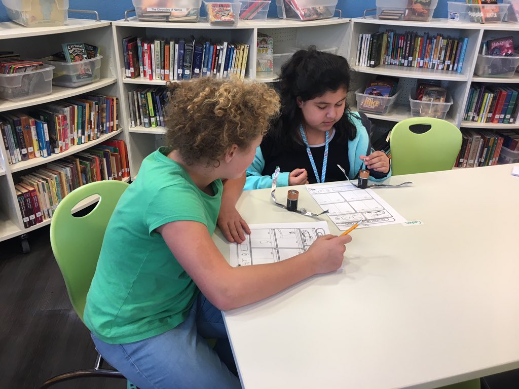 cvenablenolan's tweet photo. Students @bfyanceyes learn conductors and the flow of electrons.  #acpslibs #"MsNolan,Ifeellikeascientist!" https://t.co/uOPxTptGvR