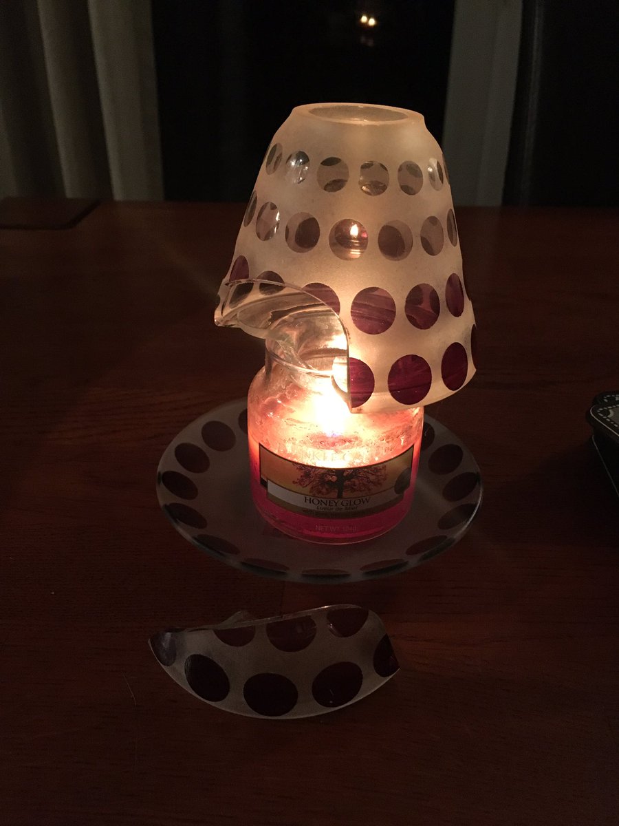 KatyaHill1's tweet photo. Do your products usually shatter with a loud pop when used exactly as directed, it's an expensive way to scare someone! @TheYankeeCandle https://t.co/OGLrhb9ECc