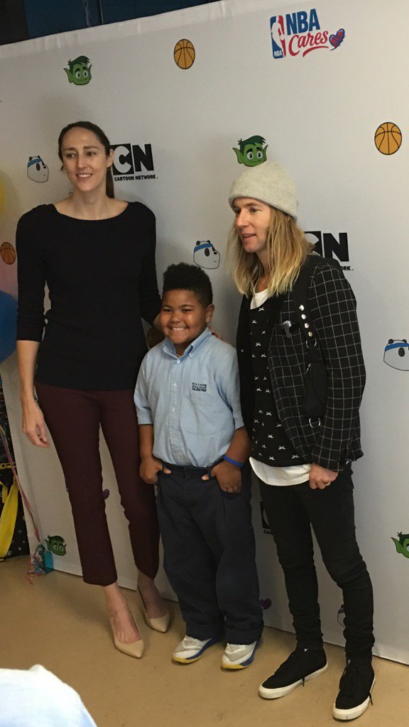 geoff9cow's tweet image. .@ruthriley00 @GregCipes #CodeYourStory #nbaallstar