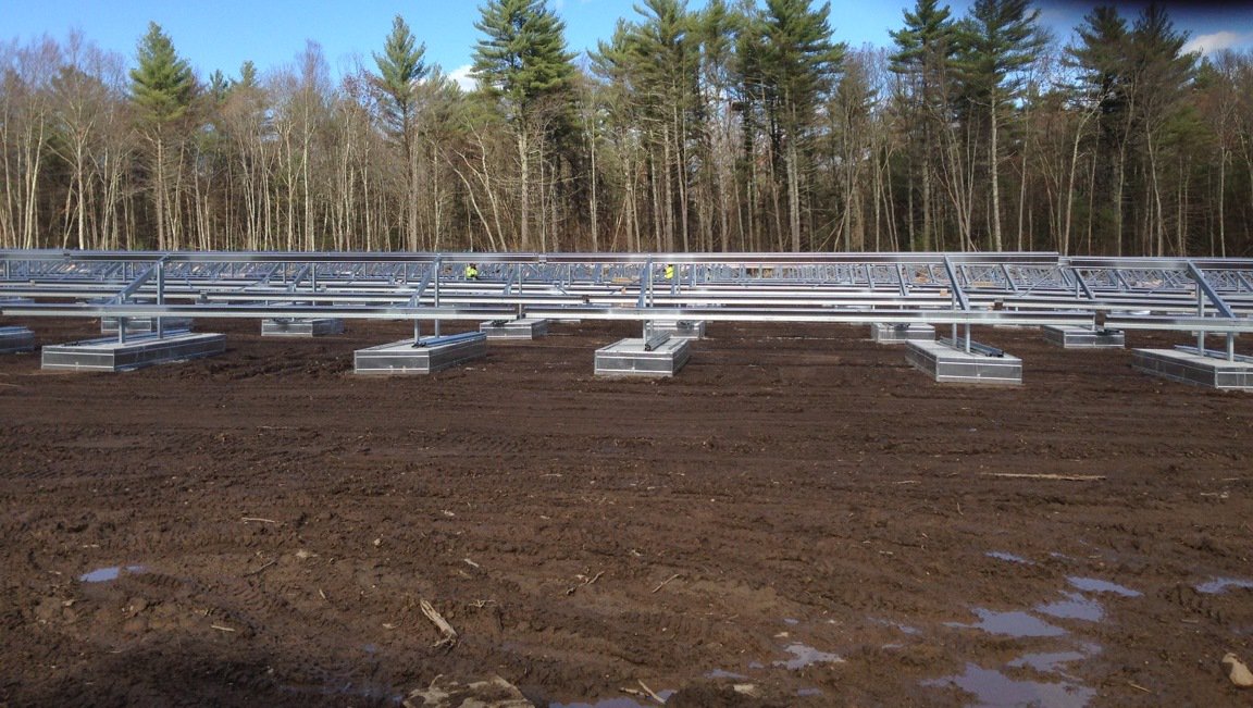 SolarFlexRack's tweet photo. #TBT almost one year ago! Time really flies. This 650kW DC system used our B3P-X #ballasted #solarracking system https://t.co/DjzHQVkelG https://t.co/bPlqBrEOwf