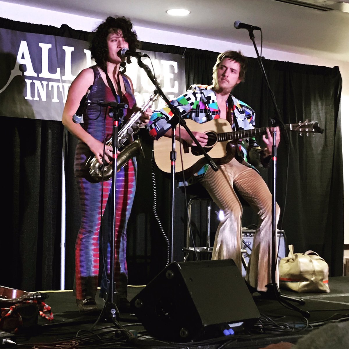zeeSummerStorms's tweet photo. #FAI2017 dump from last night: @HandmadeMoments wowed and amazed. Glad Joel didn't hit his head on the low ceiling in #Brookside https://t.co/NMN1enhkK6