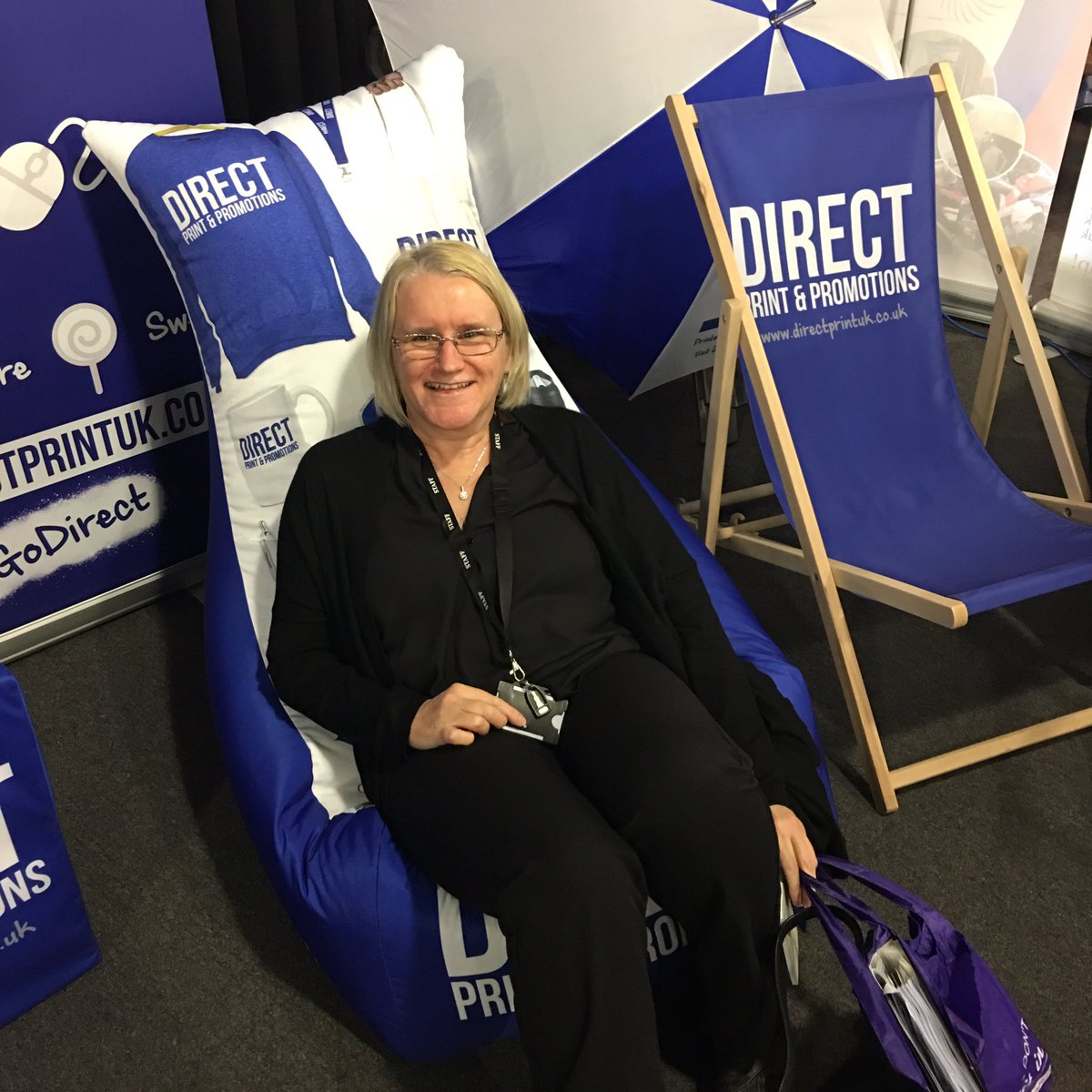 we_do_workwear's tweet photo. Well the beanbag has gone down well ! #DNShowcase17 #doncasterisgreat #beanbag #brand #GoDirect #branding #printedbeanbag #doncaster https://t.co/MLHlttzjqE