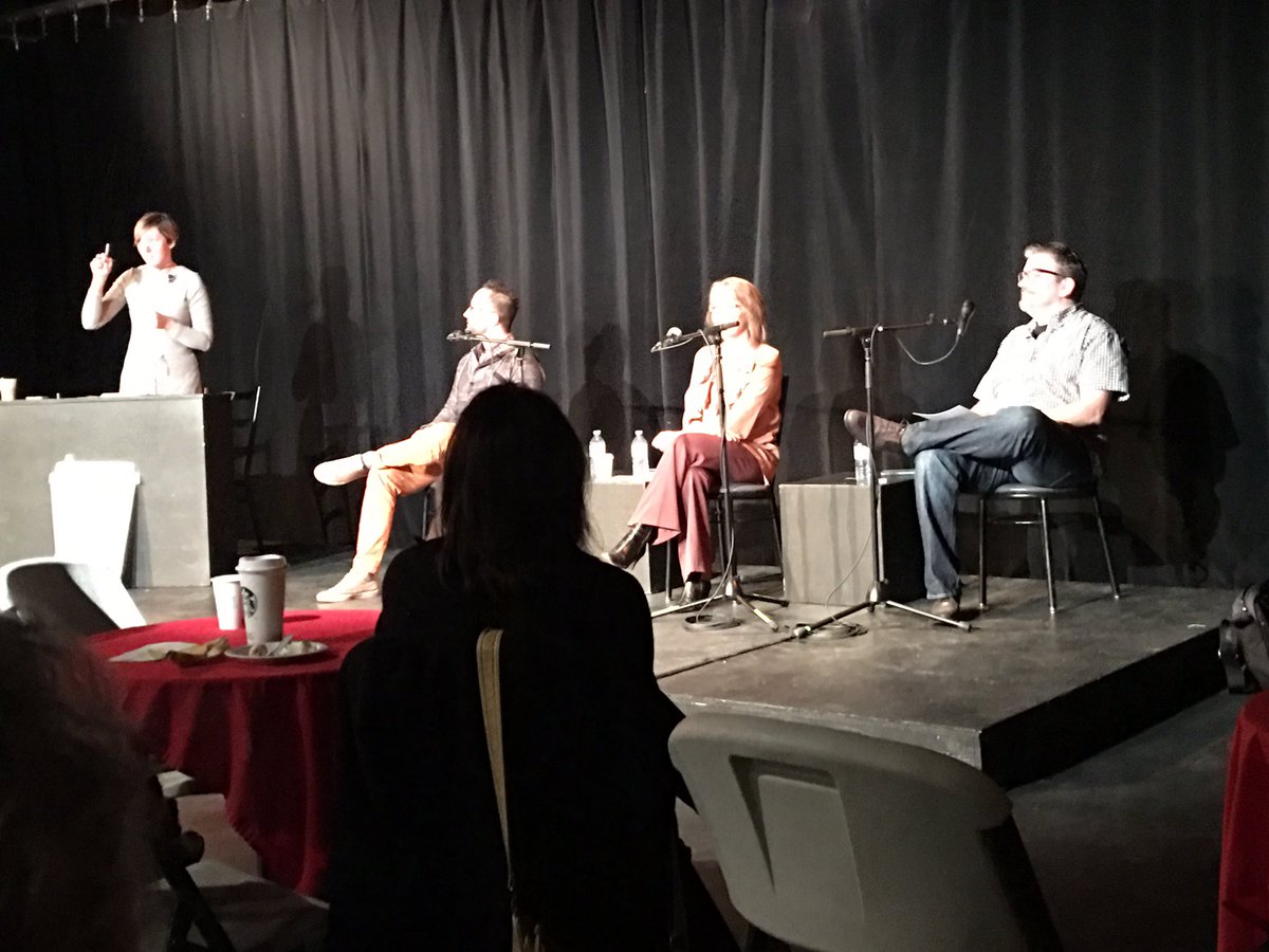 MomCEOCanada's tweet photo. LinkedIn is your resume on steroids #roundtablerd #smbrd https://t.co/uhWnuVXrop