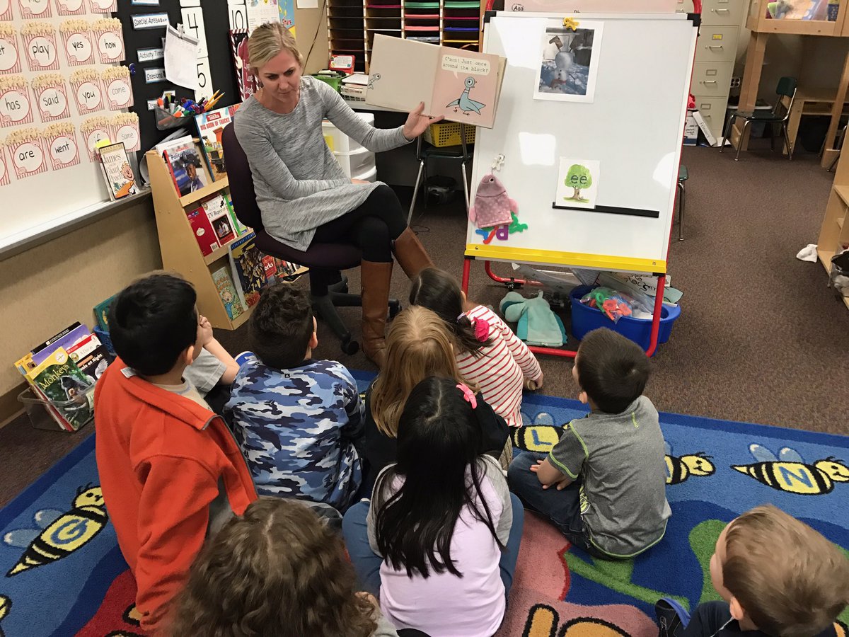 Kindergarten getting in on the #WorldReadAloudDay fun!!! #sfereads <a href="/mrs_sequin_SFE/">Mrs. Sequin</a> <a href="/Ms_Youngs/">Anne</a>