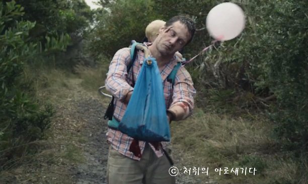 부성애를 다룬 2013년 7분 단편 좀비 영화 <카고> 장편 영화로 제작되다! http://blog.naver.com/ews1016/220937236994… #카고 #cargo #좀비영화 #단편영화 #부성애...