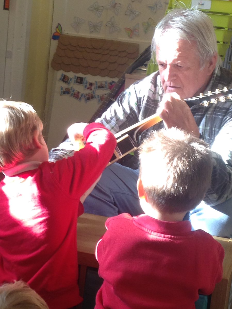 CylchMeithrinLF's tweet photo. A great session with our friend Bryn yesterday! 🎶 He brought in his mandolin and even let us have a turn! https://t.co/NJoKMKbbFa