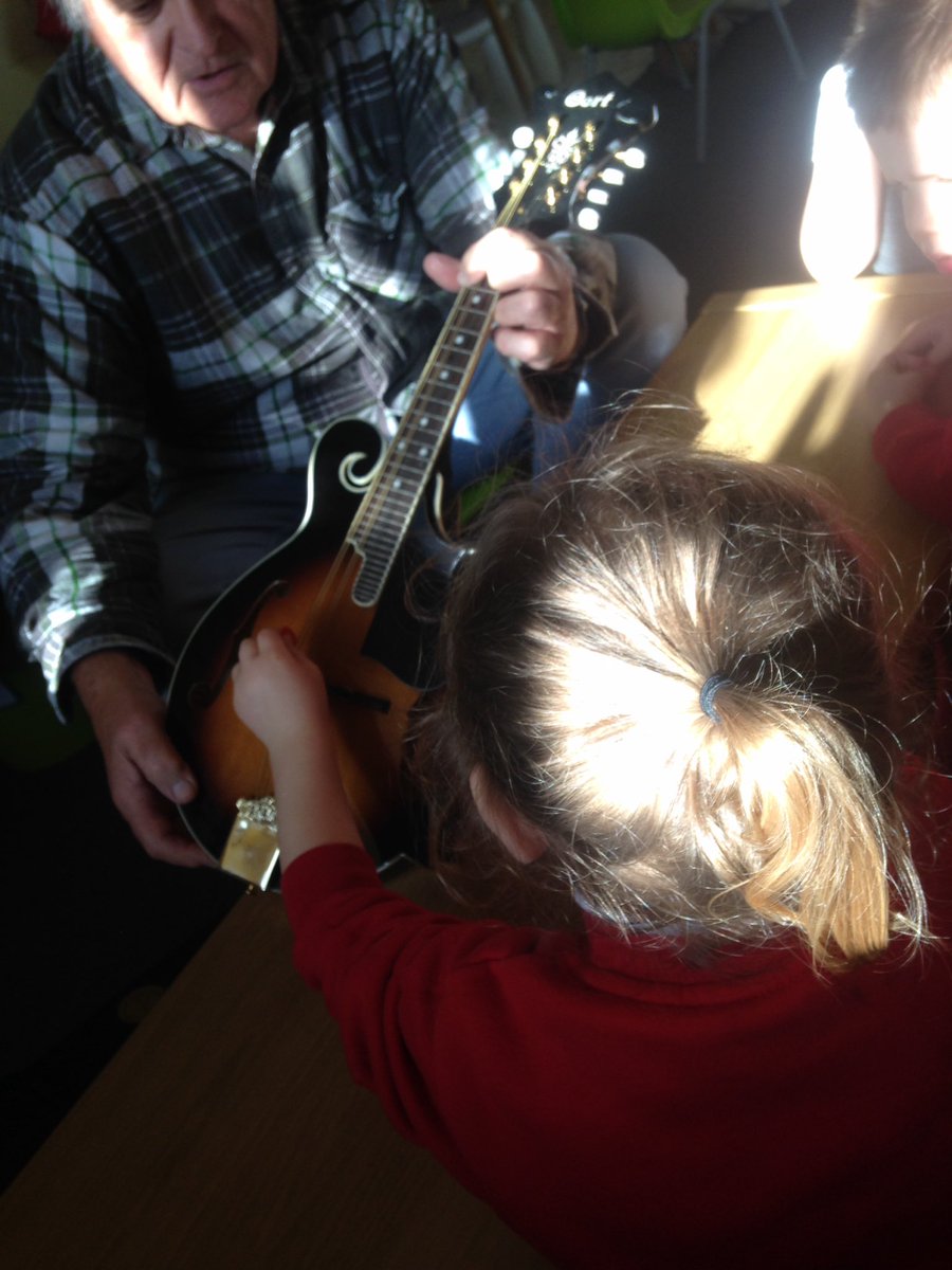CylchMeithrinLF's tweet photo. A great session with our friend Bryn yesterday! 🎶 He brought in his mandolin and even let us have a turn! https://t.co/NJoKMKbbFa