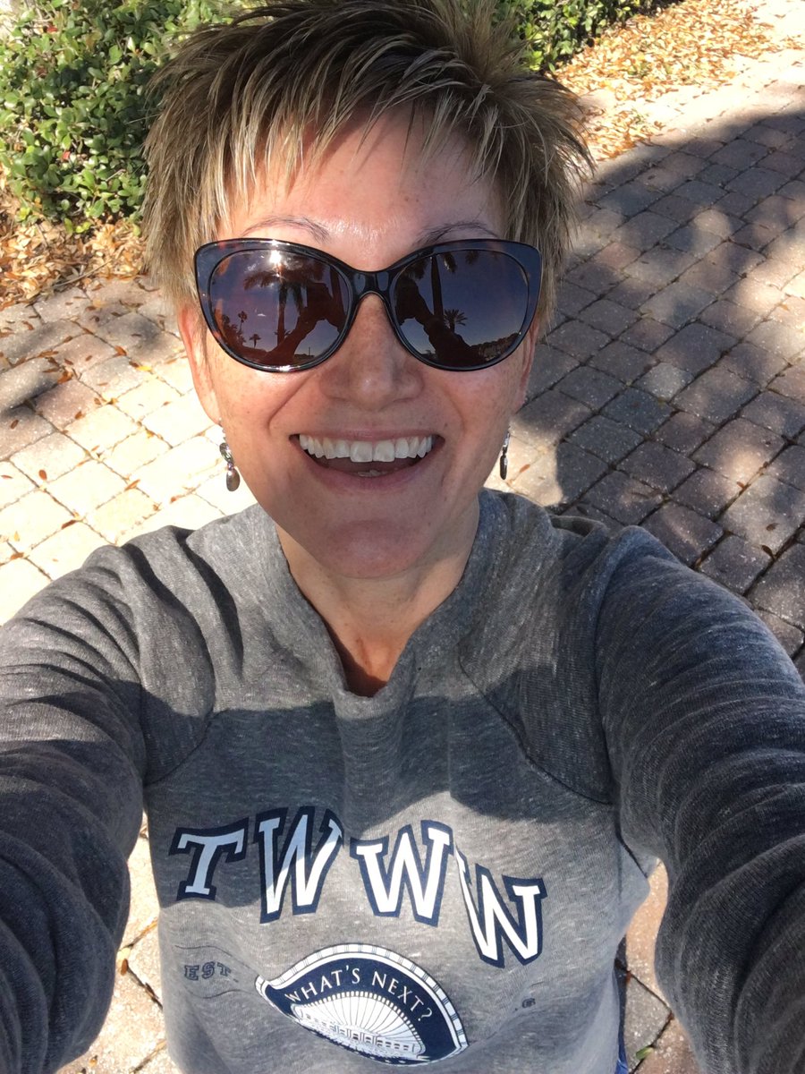 bvivio's tweet photo. Last few weeks have been super stressful. Getting my @WestWingWeekly sweatshirt in the mail put smile on my face! #westwingnerd #whatsnext https://t.co/zzL5rcRH6I