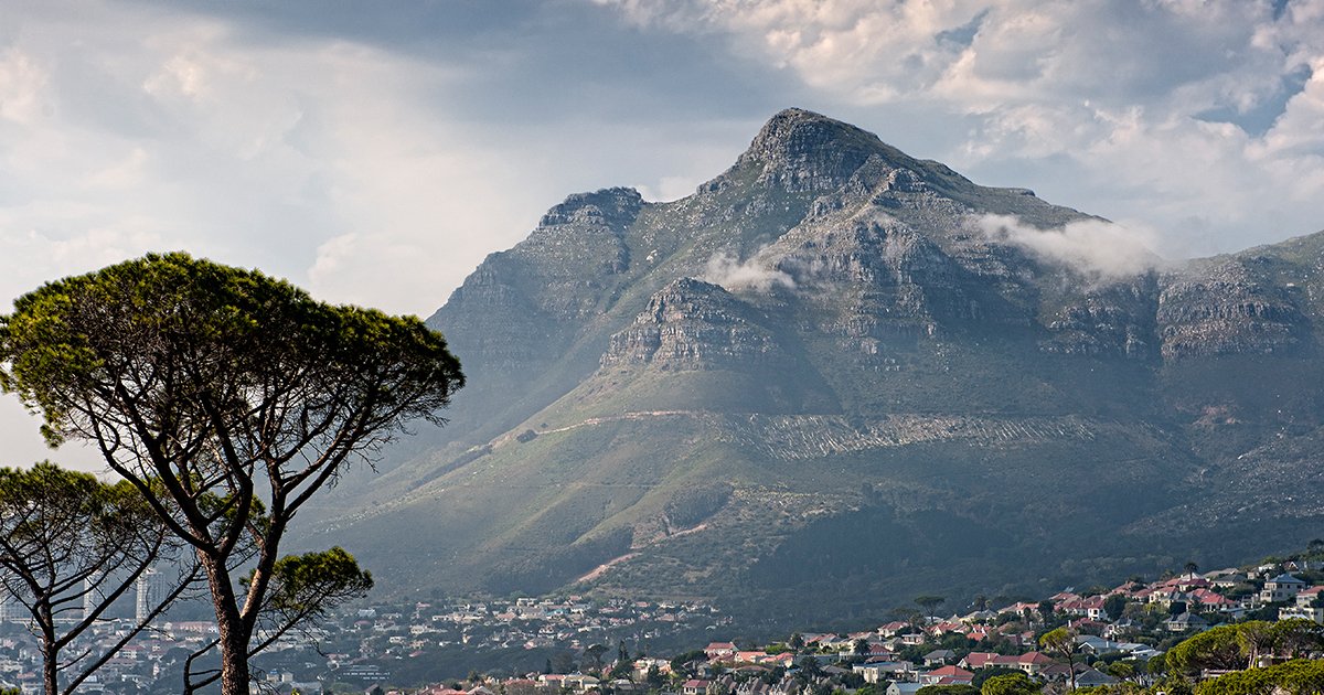 DevilsPeakUK's tweet photo. Our #TapRoom is overlooked by the awesome Devil’s Peak! What are the odds?! #SA #CraftBrewery #Beer #CraftBeer #CapeTown #DevilsPeakUK https://t.co/tskXiG8DTX